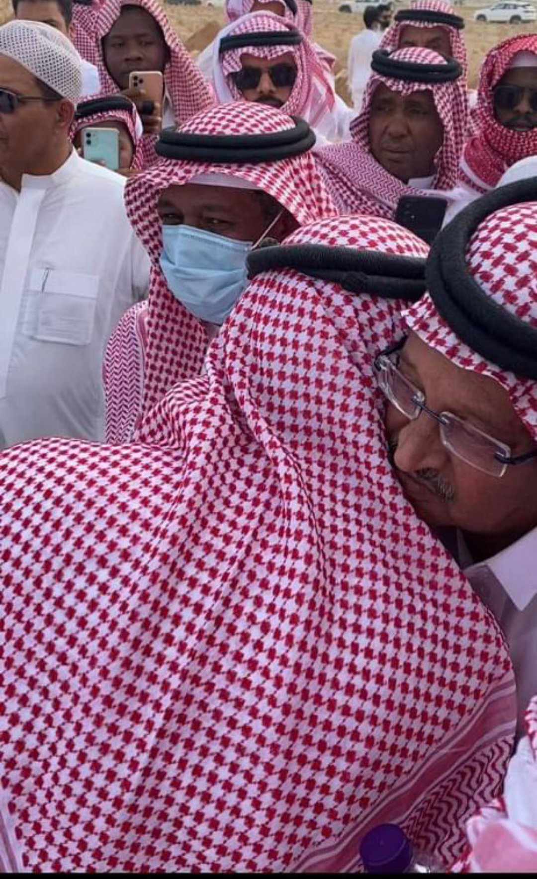 جموع غفيرة تشيع جثمان الفنان فهد الحيان في الرياض...صور