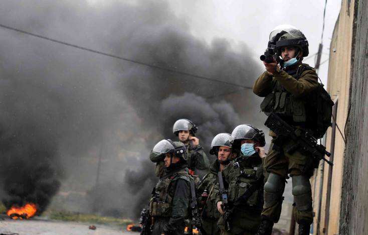 اشتباكات عنيفة وإصابات باقتحام الاحتلال قبر يوسف في نابلس