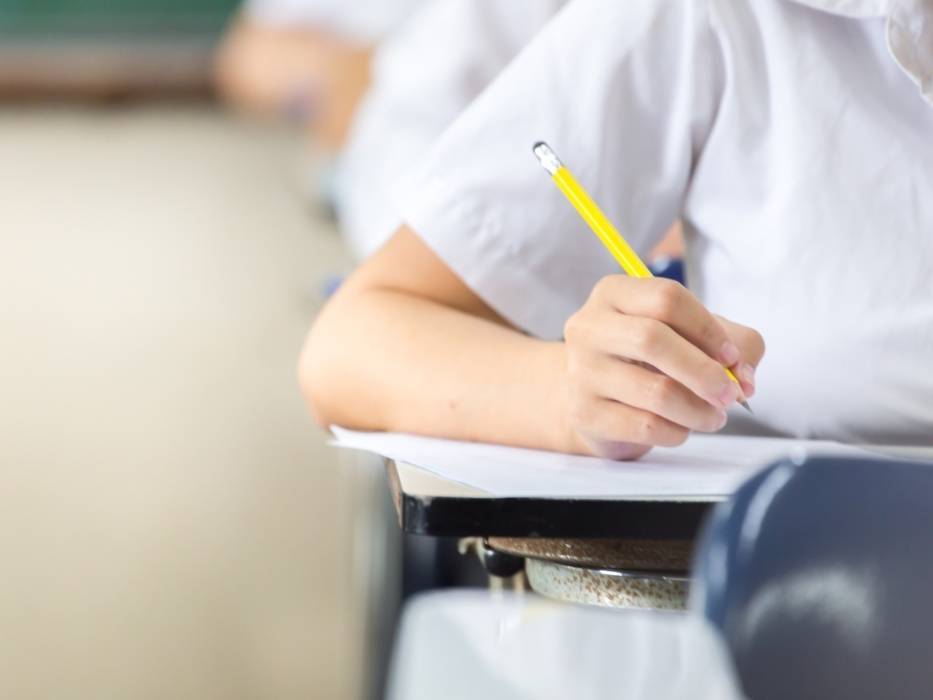 وزير سابق يوضح أسباب الاختبار التقييمي لطلبة المدارس