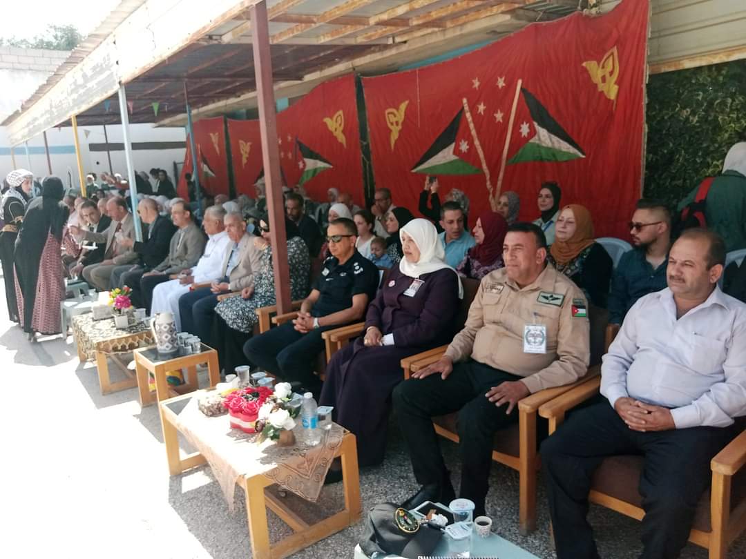 مديرة التربية والتعليم للواء بني كنانة ترعى  تخريج فوج من  طالبات التدريب العسكري في حرثا...صور