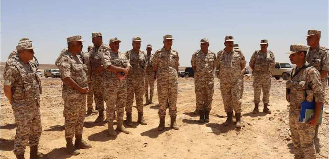 نائب رئيس هيئة الأركان المشتركة يتابع التدريب الجماعي في اللواء الهاشمي الآلي٥١....صور
