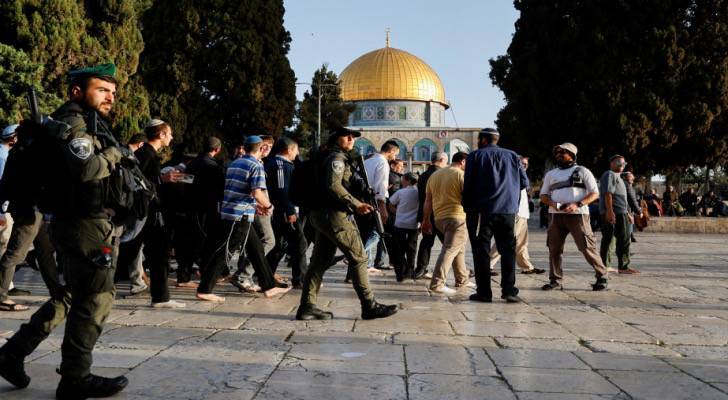 تزامنا مع مسيرة الأعلام .. مستوطنون يقتحمون ساحات الأقصى