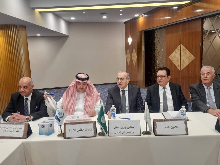 وزير النقل يدعو لإنشاء مركز لوجستي لتبادل البضائع في الأردن