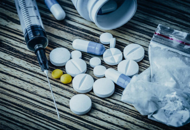 استخراج 826 حبة كبتاجون من أمعاء مسافر قبل دخوله السعودية