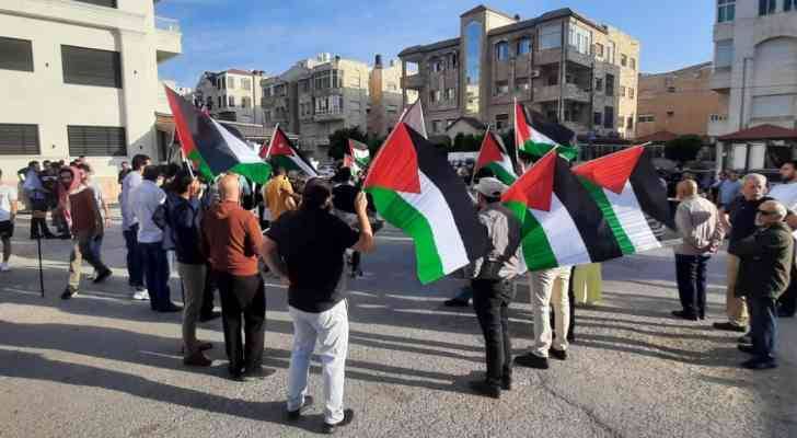 وقفة بالقرب من سفارة الاحتلال في عمان بالتزامن مع مسيرة الأعلام في القدس