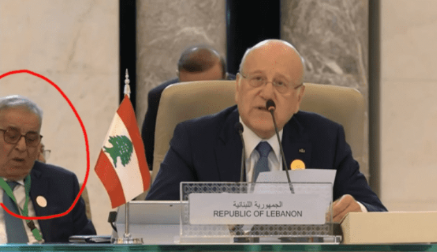 بالفيديو .. علكة وزير خارجية لبنان بالقمة العربية تثير الجدل