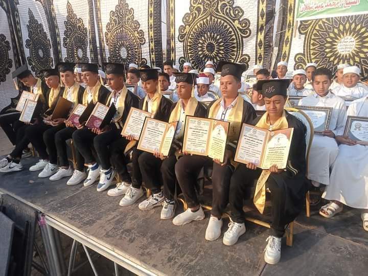 مركز الرحمن بالصف يكرم 116 طالبا وطالبة من حفظة القرأن من خريجي الدفعة الثانية