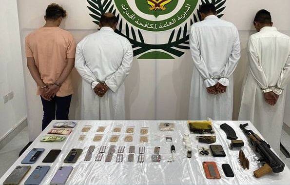 السعودية : مكافحة المخدرات تطيح بـ 4 مواطنين لترويجهم الحشيش والشبو في القصيم