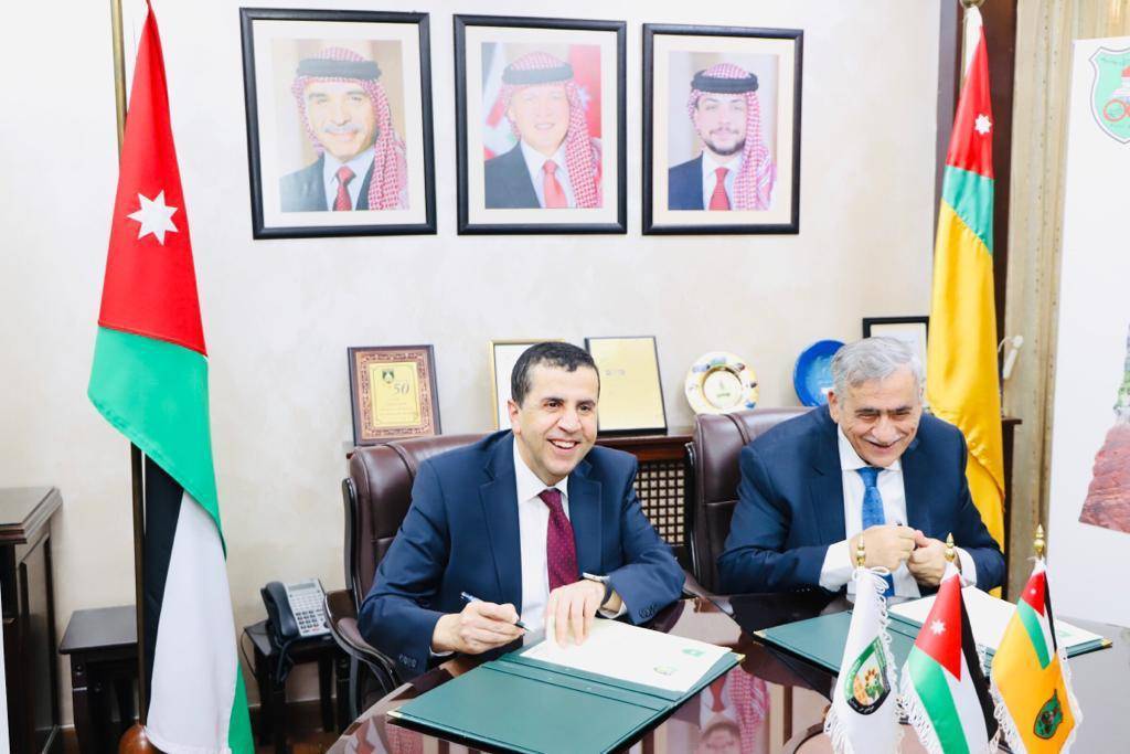 العجلوني وعبيدات ...منارات علمية يشار لها بالبنان