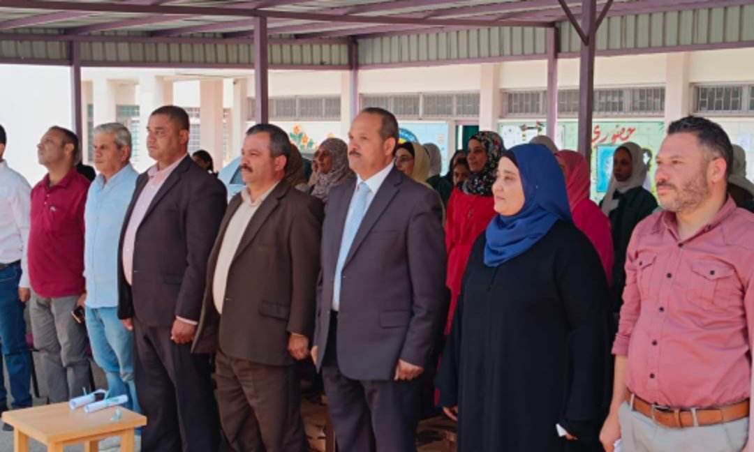 الرحامنة يفتتح معرض الوسائل التعليمية وأنشطة جسور التعلم