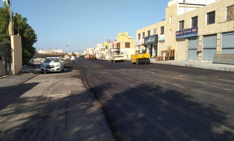 تنفيذ أعمال تأهيل وتعبيد شوارع في العقبة