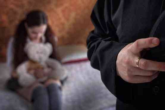 ألم في البطن يكشف عن جناية هتك عرض في الأردن