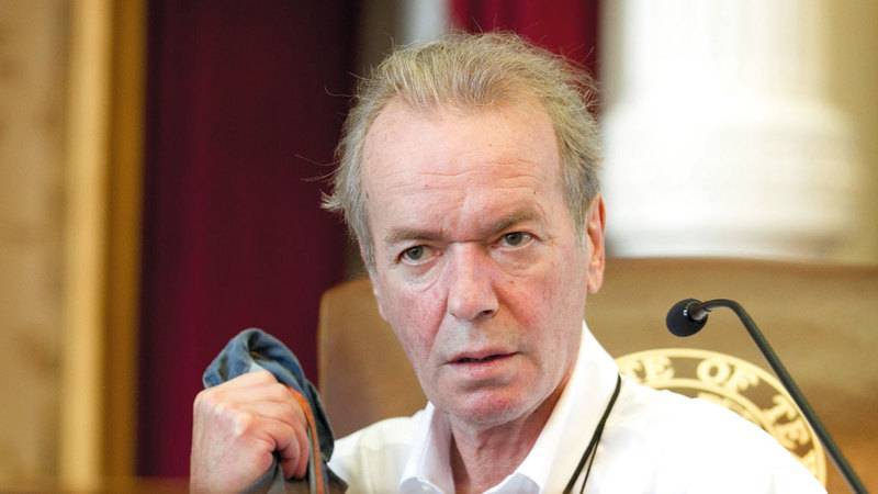 وفاة الروائي والكاتب البريطاني مارتن أميس