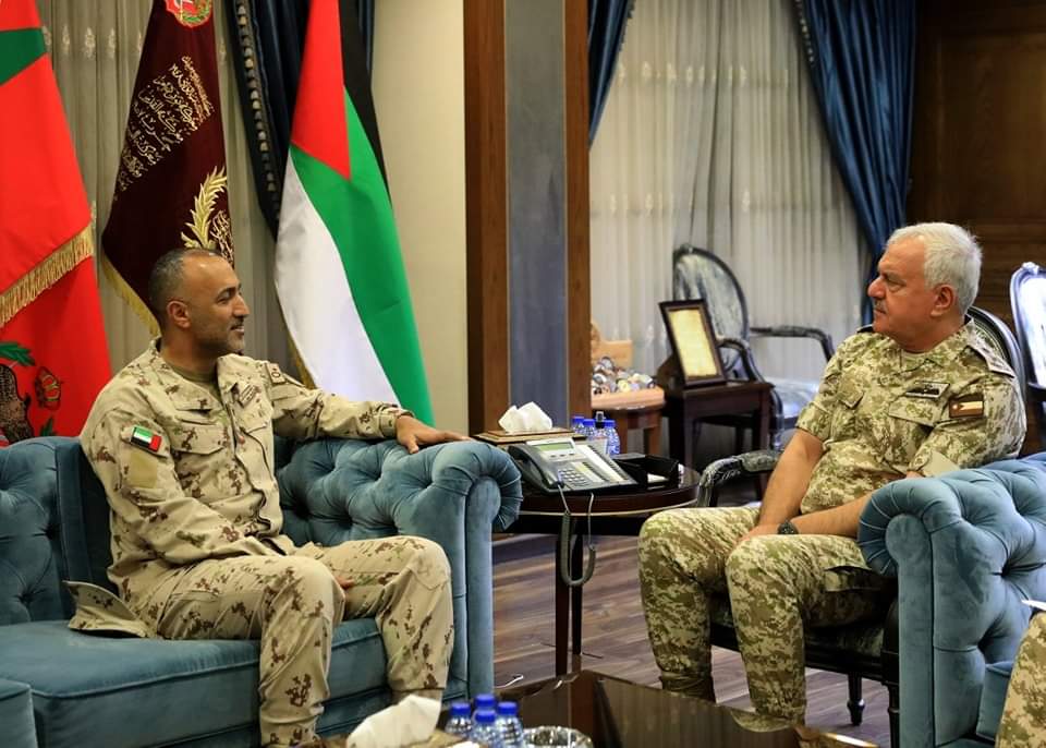 رئيس هيئة الأركان المشتركة يستقبل وفداً عسكرياً إماراتياً
