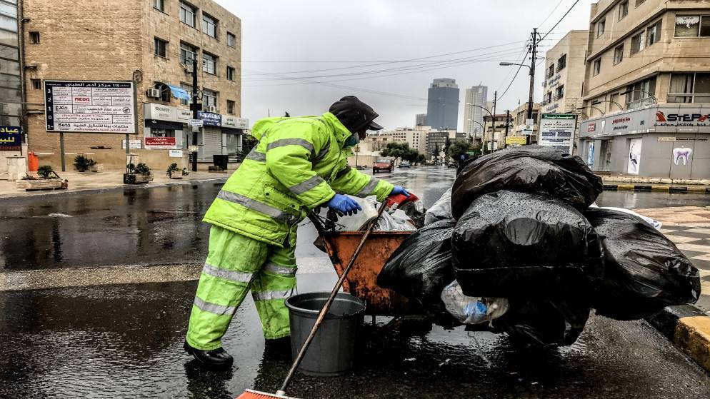 وزير الإدارة المحلية: لن يكون هناك عامل وطن غير أردني بنهاية 2025