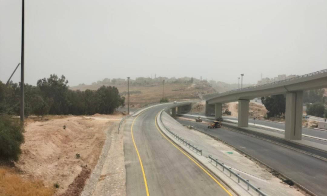 الأشغال تعلن الانتهاء من اعمال تنفيذ جسر الشهيد ضمن مسار الباص سريع التردد في عمان والزرقاء