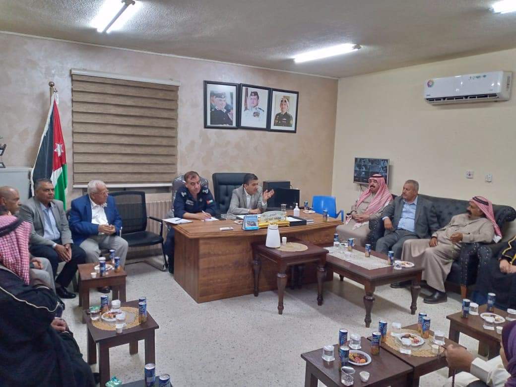 متصرف سحاب يحضر اجتماعا لمركز أمن احد ...صور