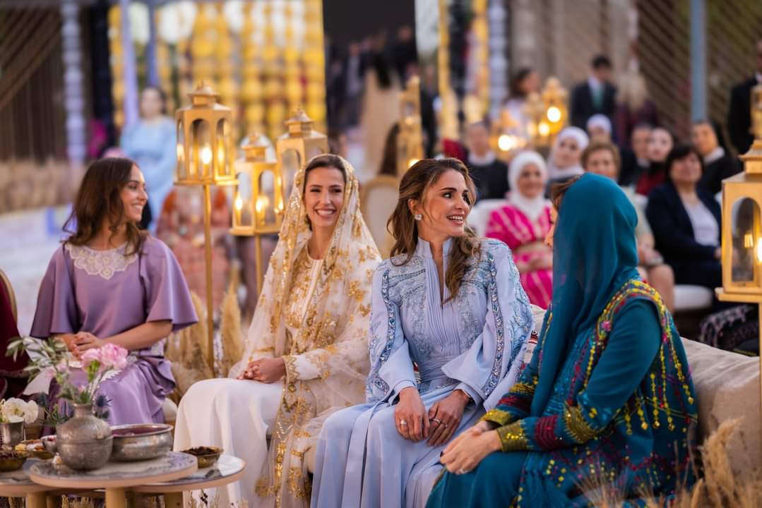 الملكة رانيا العبدالله تقيم حفل عشاء بمناسبة قرب زفاف الأمير الحسين والآنسة رجوة...صور