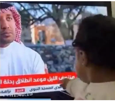 رأت والدها في التلفاز.. شاهد ردة فعل ابنة رائد الفضاء السعودي