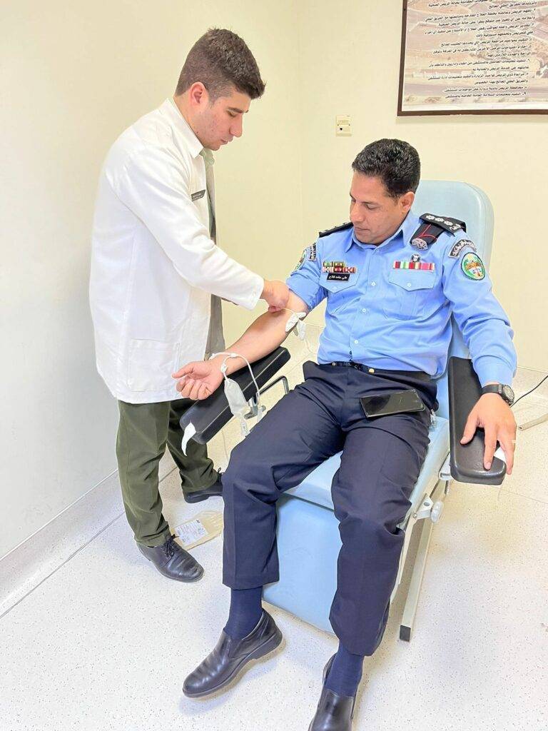مديرية الأمن العام تنفذ حملة للتبرع بالدم في العاصمة والمحافظات