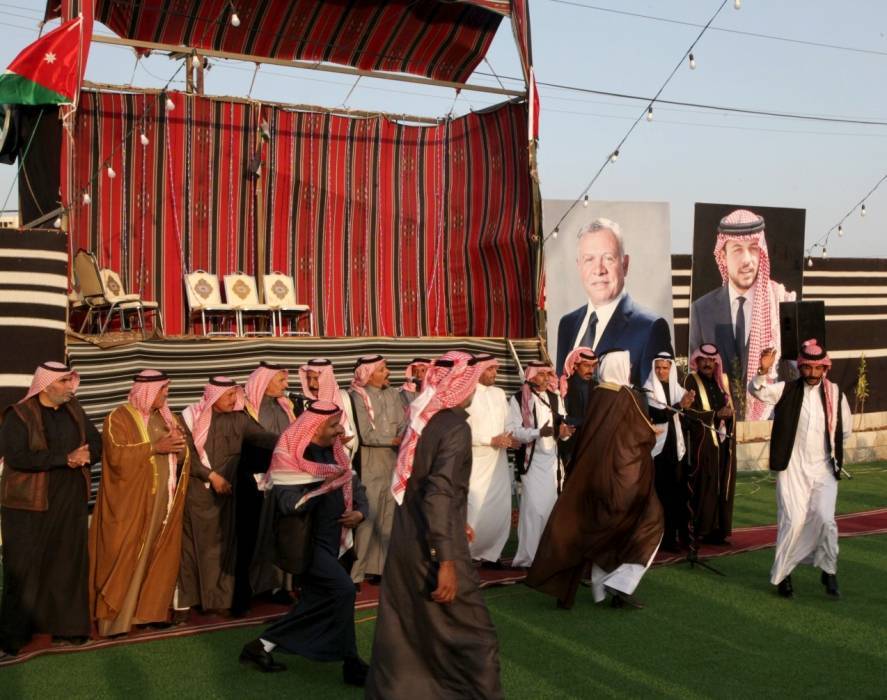 فعاليات شعبية بالسلط تحتفل بزفاف الأمير حسين ولي العهد