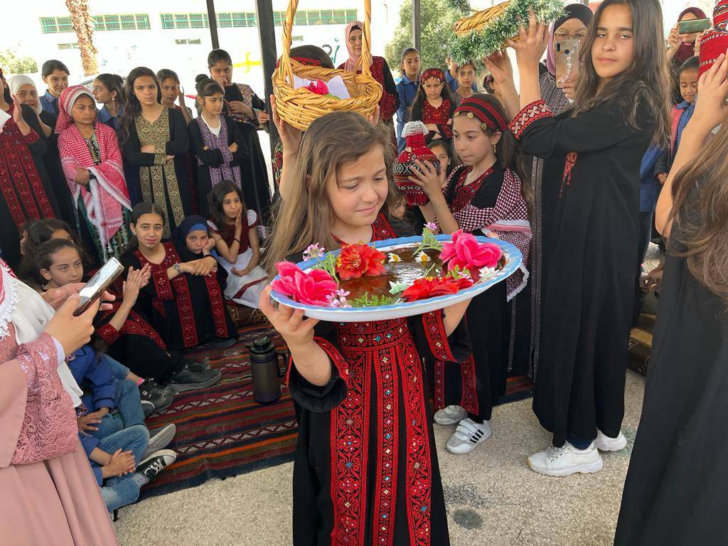 حفل حناء لولي العهد في مدرسة الرفيد الأساسية بتربية بني كنانة