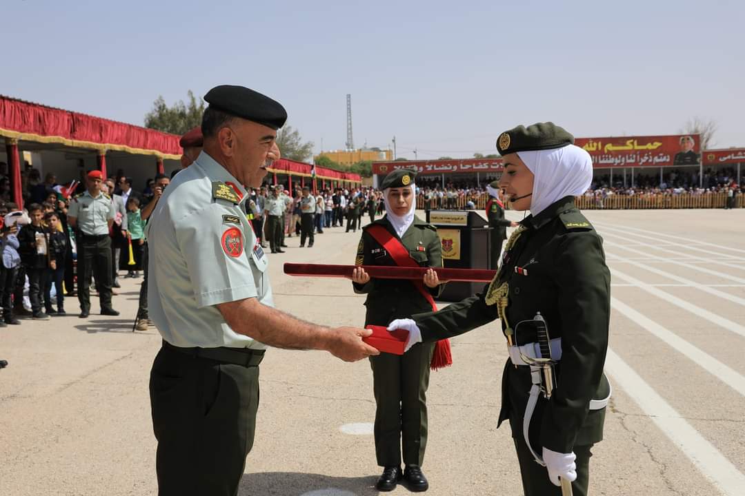 تخريج دورة المجندات في الكلية العسكرية الملكية ...صور