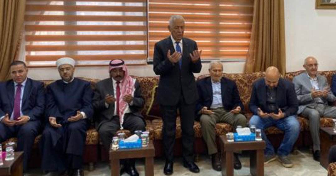 مندوبا عن الملك .. رئيس الديوان الملكي يعزي عشيرة الحديدي
