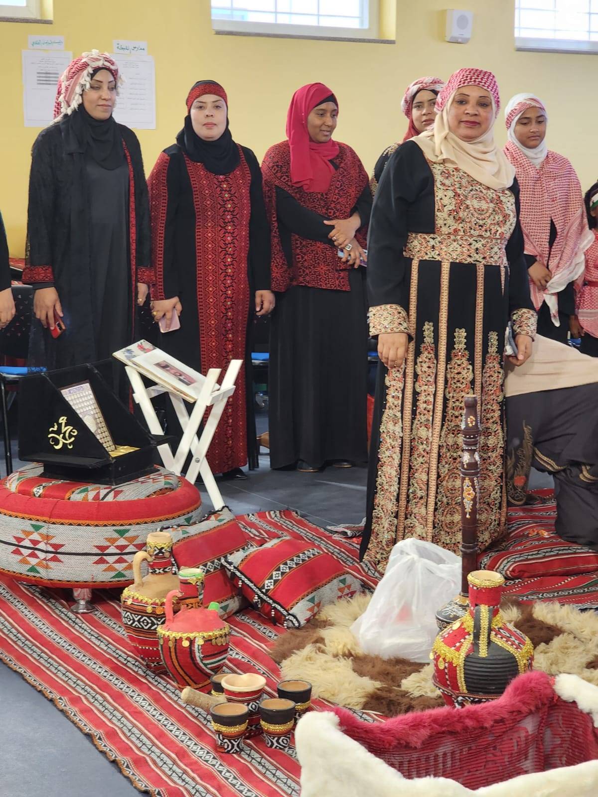 بالصور... مركز شابات غور المزرعة يحتفل استعداداً لزفاف ولي العهد الأردني