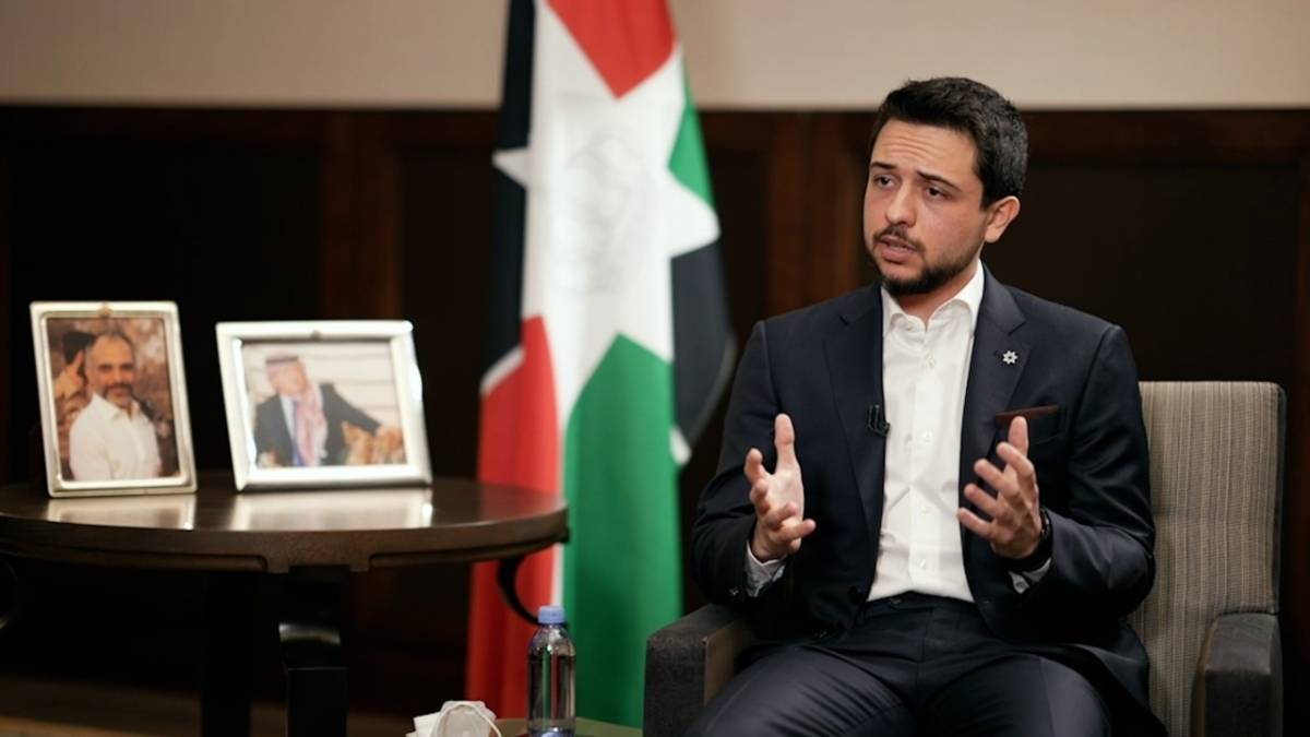 السماح باستخدام علم ولي العهد في الواجبات وعلى وسائط نقله
