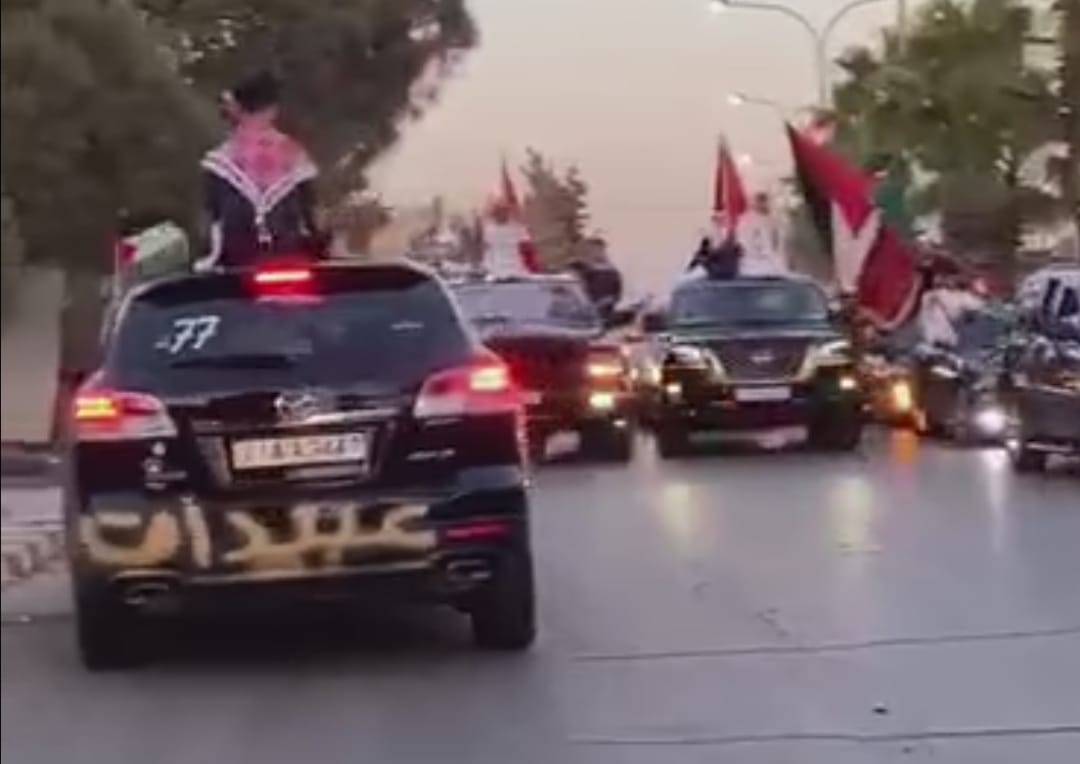 عشيرة العبيدات بعمان وبني كنانة تنظم  مسيرة بالمركبات احتفالا بالاستقلال وزواج ولي العهد .. صور