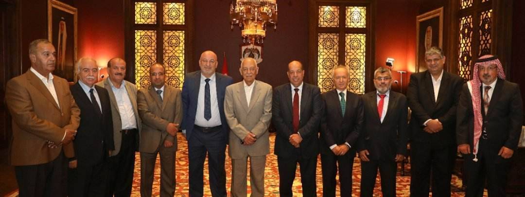 رئيس الديوان الملكي العيسوي يلتقي اعضاء ملتقى النخبة برئاسة محمود محمد الدباس...صور