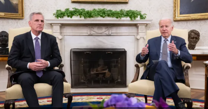 بايدن: اتفاق سقف الدين سيمنع تخلفا كارثيا عن السداد