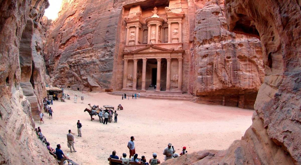 ليالي البترا تمزج الحاضر الثقافي بعبق الماضي