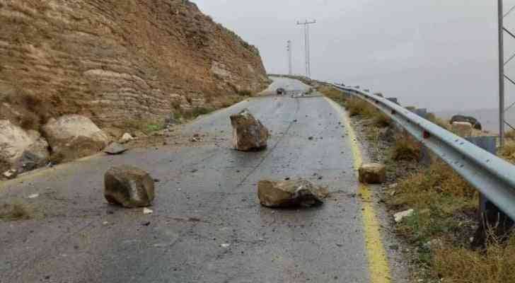 سيول وانهيارات تقطع طريق ذيبان الموجب الكرك