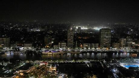 اندلاع حريق ضخم في مركز تجاري في القاهرة