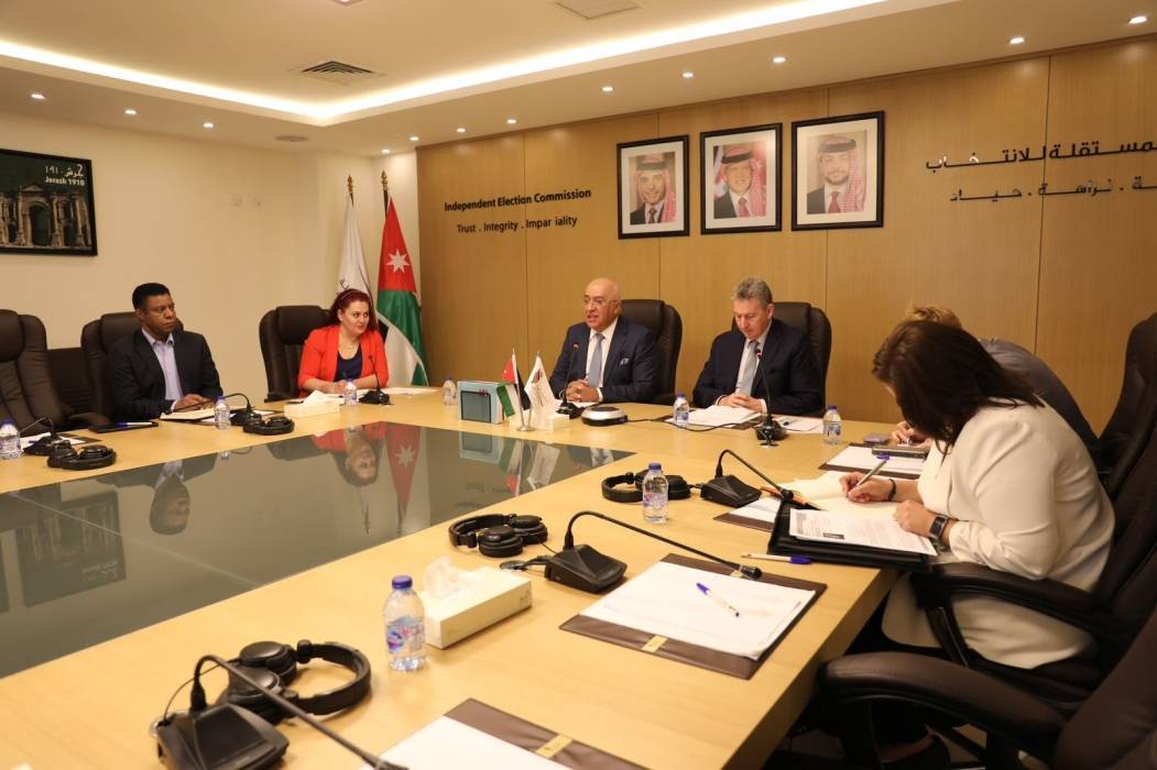 المعايطة يلتقي رئيس هيئة الانتخاب الاسترالية عبر تقنية الاتصال المرئي