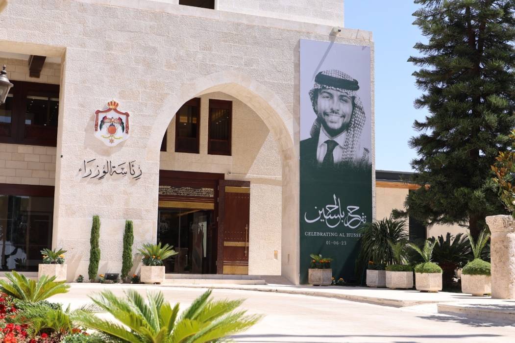 بالصور   رئاسة الوزراء تستعد ابتهاجا بزفاف ولي العهد