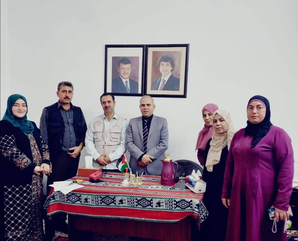 عبيدات يفتتح مدرسة المزارعين الحقلية في لواء الوسطية