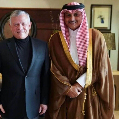 سفير قطر سعود آل ثاني يهنئ الملك والملكة وولي العهد