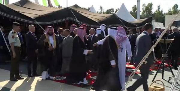 الملك يقيم مأدبة عشاء في زفاف ولي العهد في مضارب بني هاشم