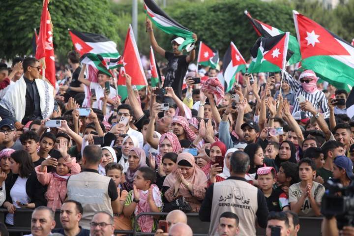 30 آلف مواطن شاركوا في حفل حدائق الحسين  صور