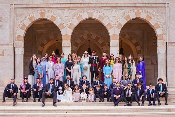 الصحف القطرية تبرز حفل زفاف ولي العهد على صدر صفحاتها