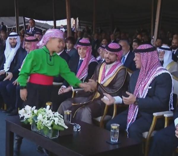 إليكم فحوى ورقة (أصغر دبيك) التي أعطاها للملك؟