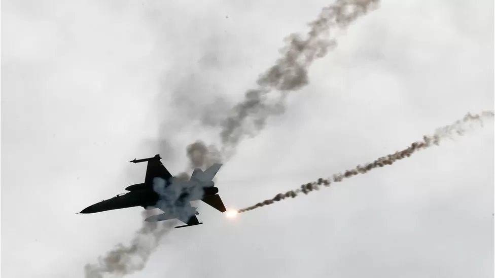 دوي انفجار صوتي جراء تدافع مقاتلتين لاعتراض طائرة غير مستجيبة في واشنطن