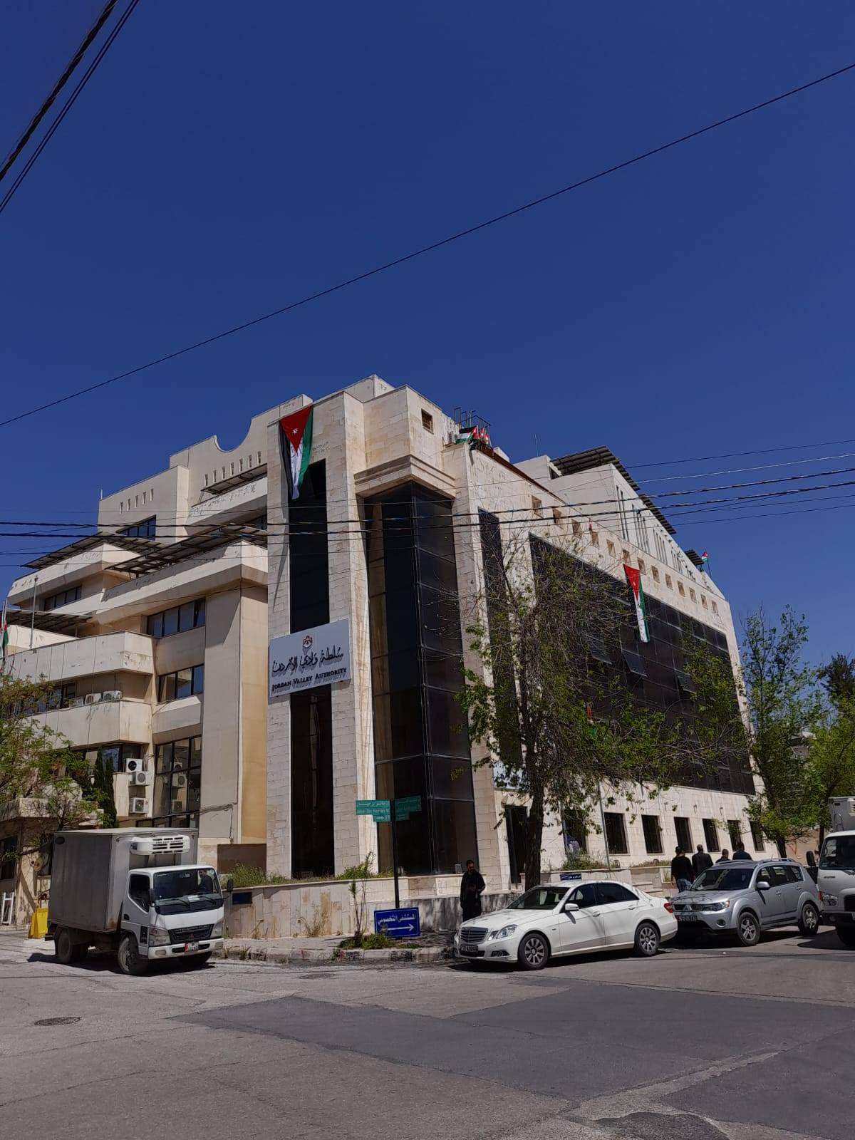 انتقال مقر مبنى  ادارة الشؤون الفنية ومديرية المستودعات في سلطة وادي الاردن
