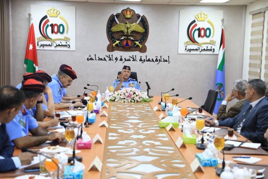 مدير الأمن العام يزور إدارة حماية الأسرة والأحداث...صور