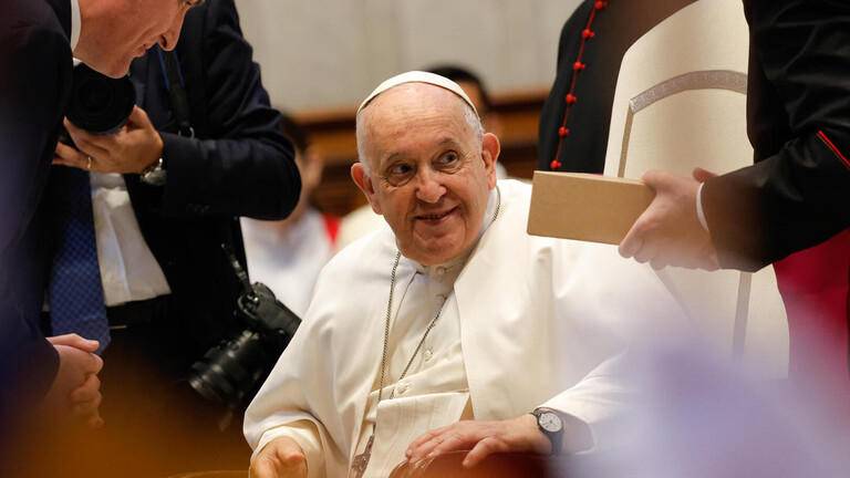 نقل البابا فرنسيس إلى المستشفى