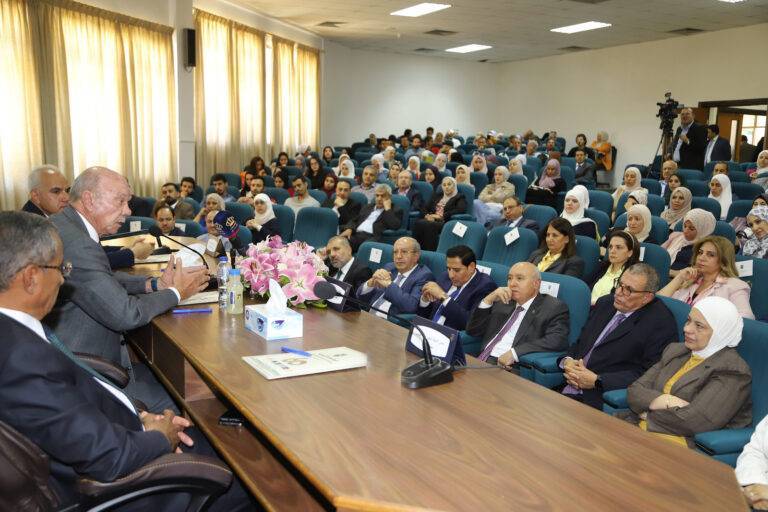 الفايز : تعزيز ثقافة الديمقراطية في بيوتنا ومدارسنا وجامعاتنا