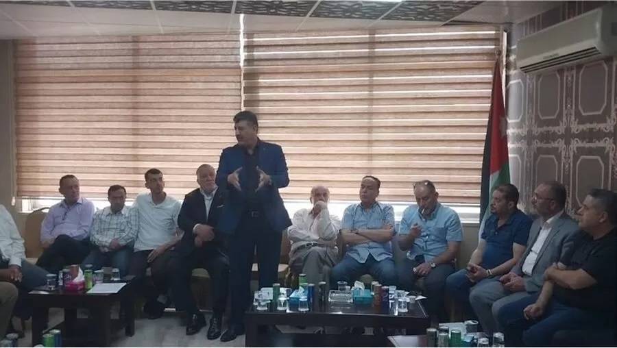 نقابة التخليص تطالب ببدلات أجور التخزين جراء إضراب الشاحنات